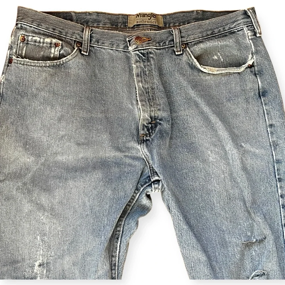 Wrangler Jeans‎ Men's Size 38x32 Relaxed Fit Worn In Distressed Thrashed Work
